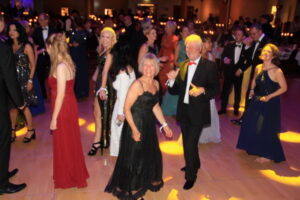 blauer-ball-2022-01