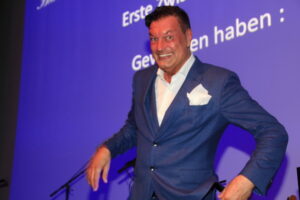 blauer-ball-2022-dj-mr-happy-20